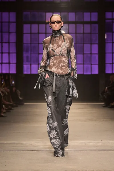 Look 24